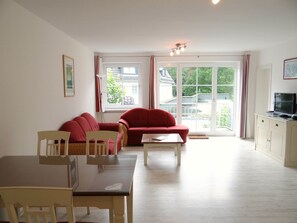 80-厘米纯平电视 （配备卫星频道）、电视