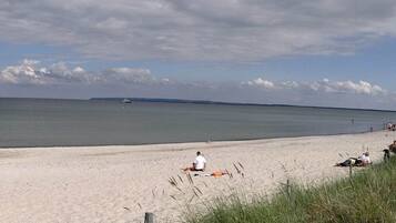 Tæt på stranden, hvidt sand