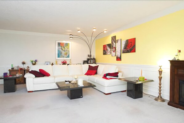 Living area - Gorgeous Two-Bedroom Condo (Edmonton)