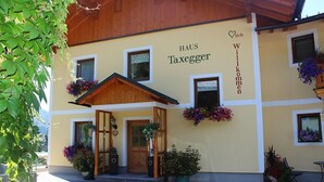 Unclassified image, 2 of 24, button - Apparthaus Taxegger (Haus)