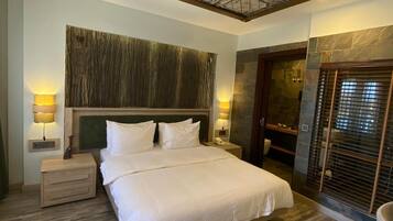 Deluxe Room, Balcony, Sea View | Premium bedding, minibar, in-room safe, desk