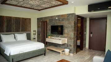 Dobbeltrom – familie | Sengetøy av topp kvalitet, minibar, safe på rommet og skrivebord