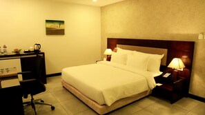 Executive Double Room, 1 Bedroom | Premium bedding, minibar, in-room safe, desk