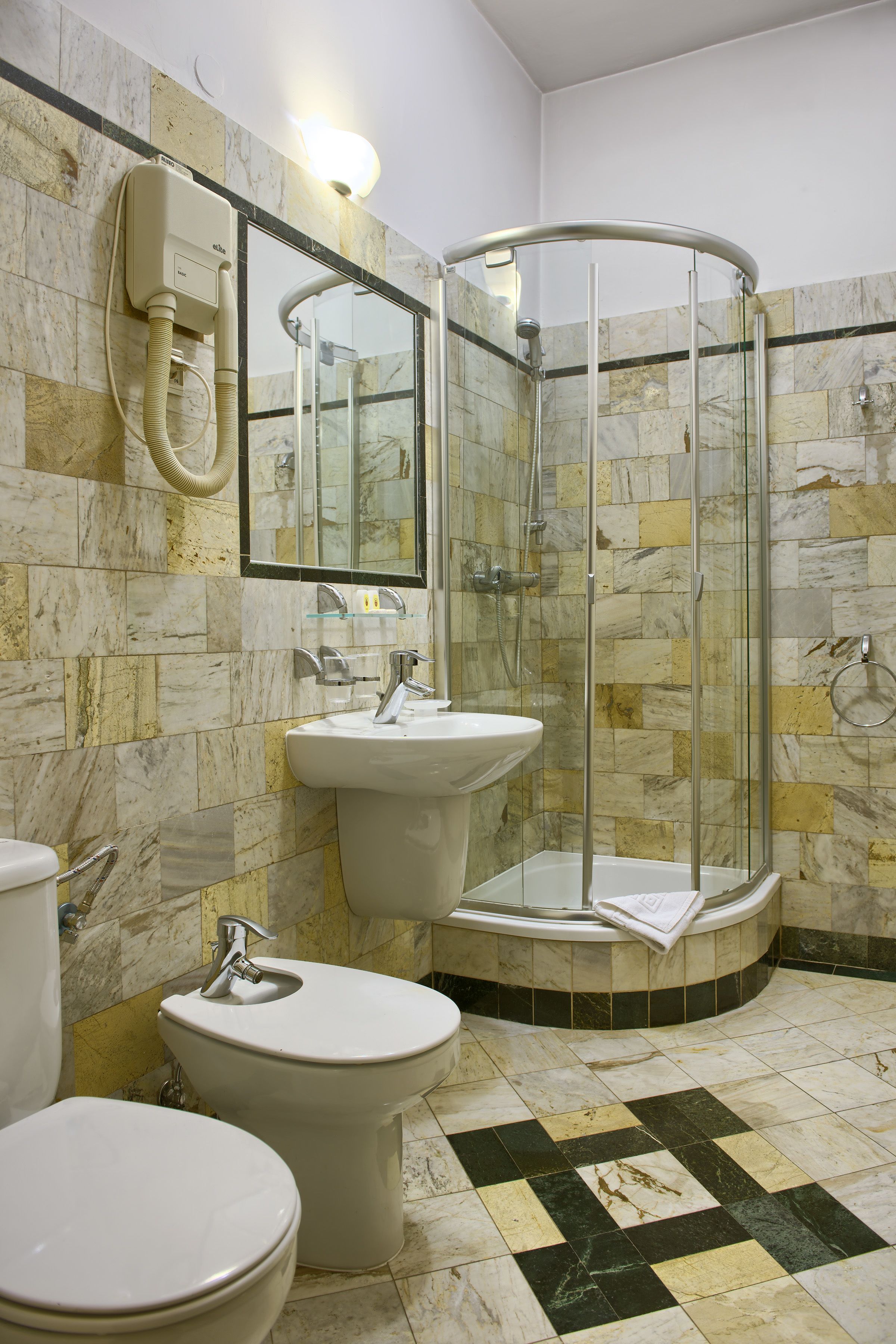 apartment | bathroom | shower, free toiletries, hair dryer, towels