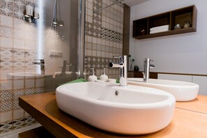 Apartment, 1 Bedroom (Cardamon) | Bathroom sink
