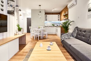 Apartamento, 1 quarto (Almond) | 1 quarto, roupas de cama premium, escrivaninha