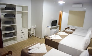 Family Room, 1 Bedroom | Minibar, in-room safe, desk, WiFi (free) - Recanto das Carpas (Ilhabela)