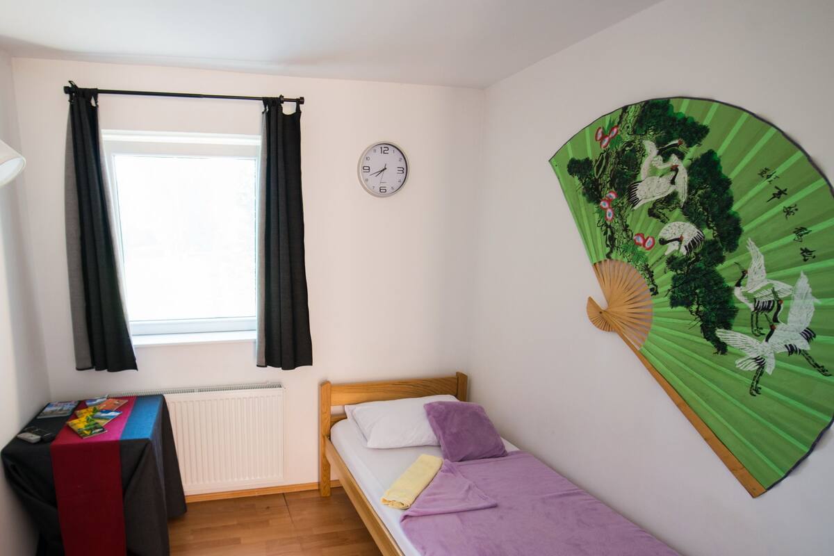 Habitación individual | Escritorio, cunas gratuitas, wifi gratis y ropa de cama