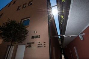 Habitación familiar | Escritorio, cunas gratuitas, wifi gratis y ropa de cama