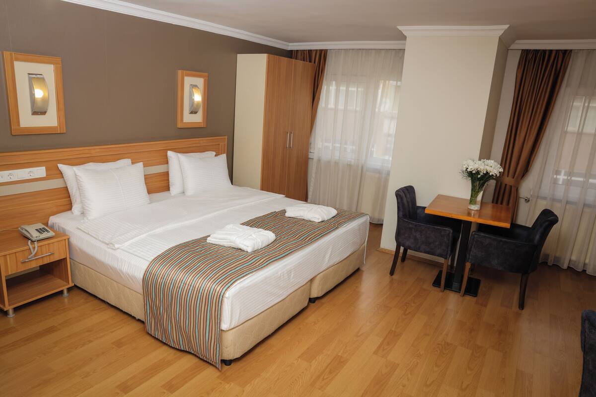 Standard Double Room | Minibar (free items), in-room safe, desk, laptop workspace