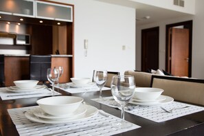 Panoramic Apartment, 1 Bedroom, Balcony, Lake View | In-room dining - Nasma Luxury Stays - Al Sahab (Dubai)