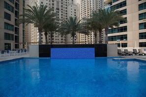 حمّام سباحة خارجي