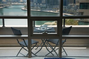 Terrace/patio - Nasma Luxury Stays - Al Sahab (Dubai)