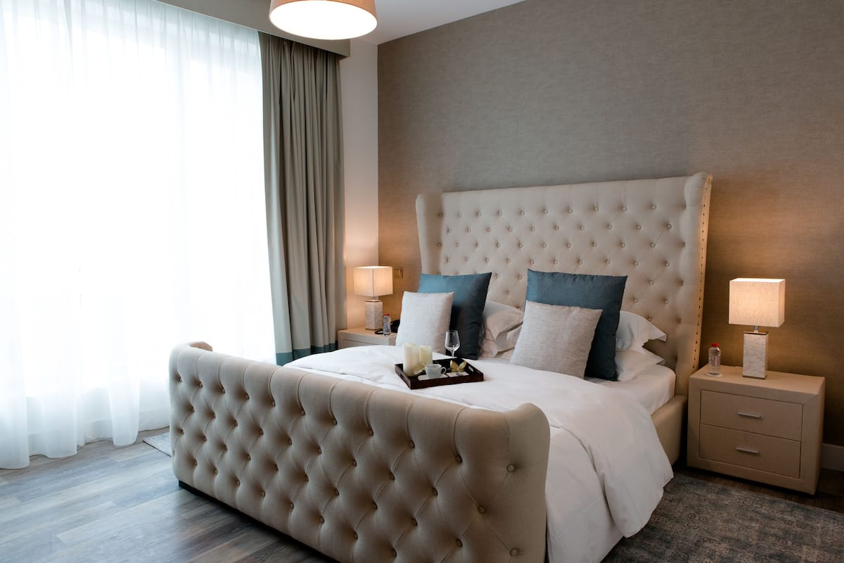 Luxury-Apartment, 1 King-Bett und Schlafsofa | Zimmersafe, laptopgeeigneter Arbeitsplatz, Bügeleisen/Bügelbrett