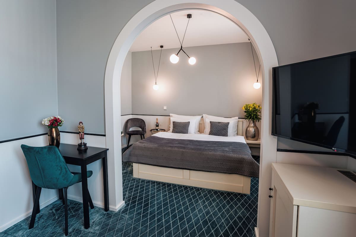 Deluxe Double Room | In-room safe, desk, blackout drapes, soundproofing