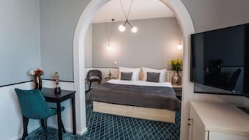 Chambre Double Deluxe | Coffres-forts dans les chambres, bureau, rideaux occultants
