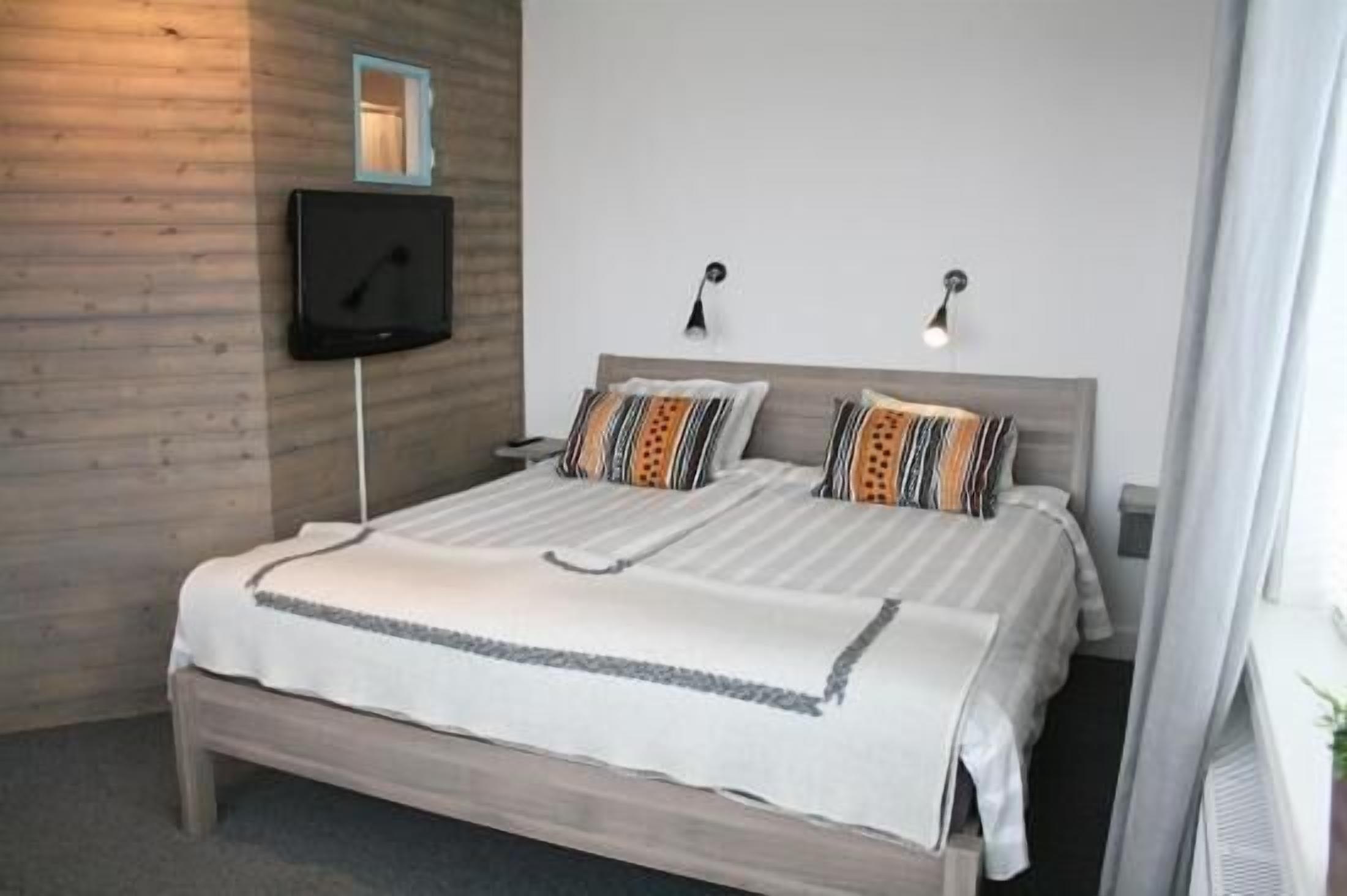 Desk, free WiFi, bed sheets