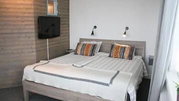 Desk, free WiFi, bed sheets