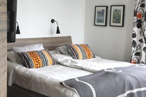 Desk, free WiFi, bed sheets