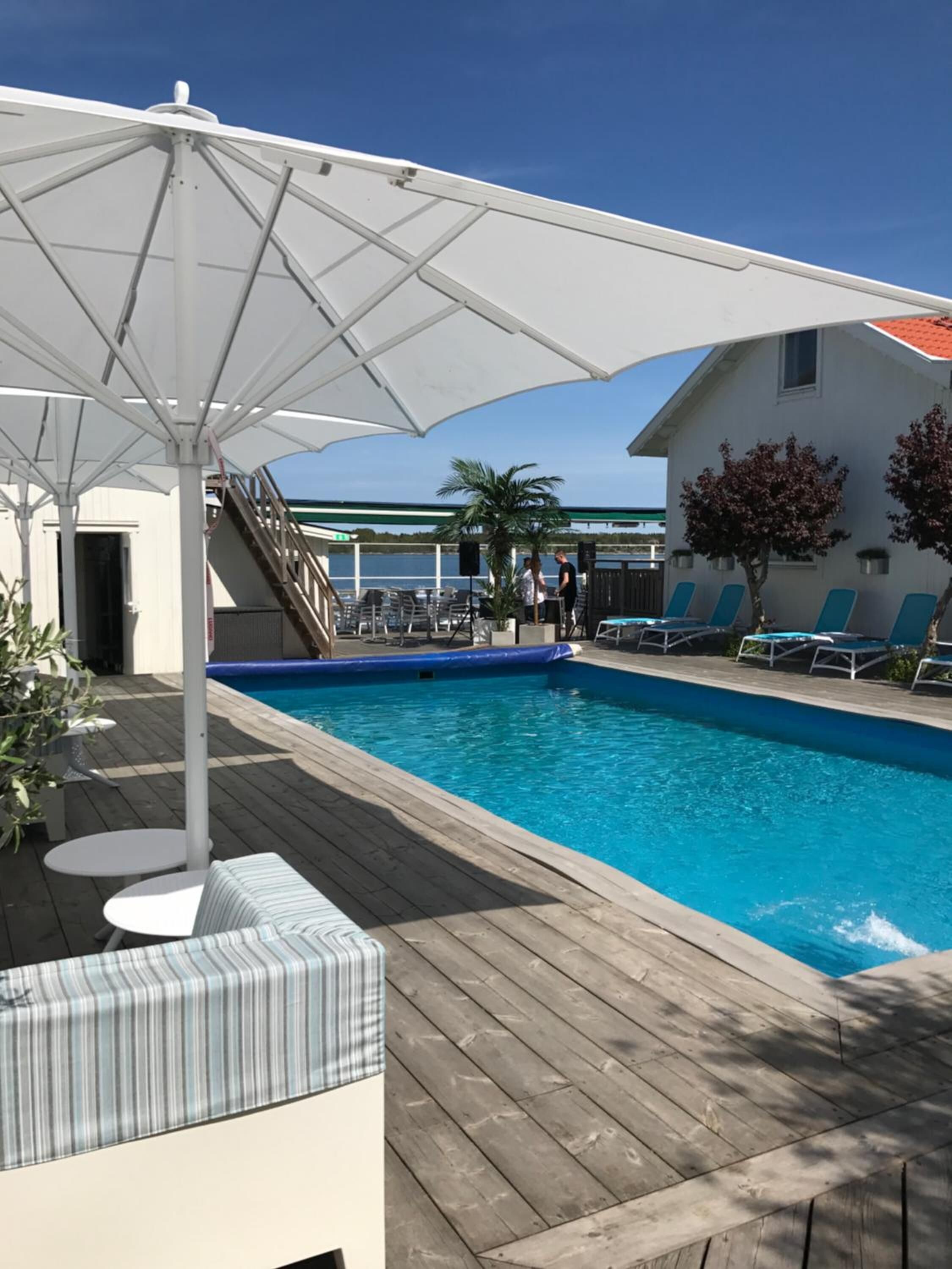 Seasonal outdoor pool