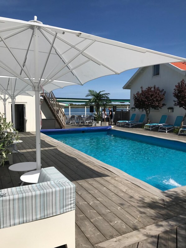 Seasonal outdoor pool