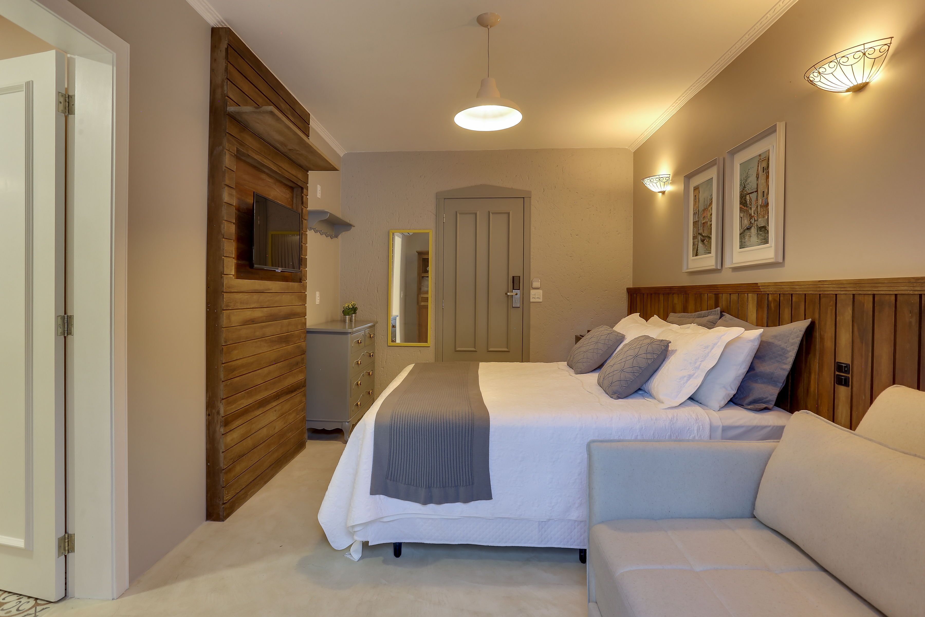 comfort room | minibar, individually decorated, individually furnished, soundproofing