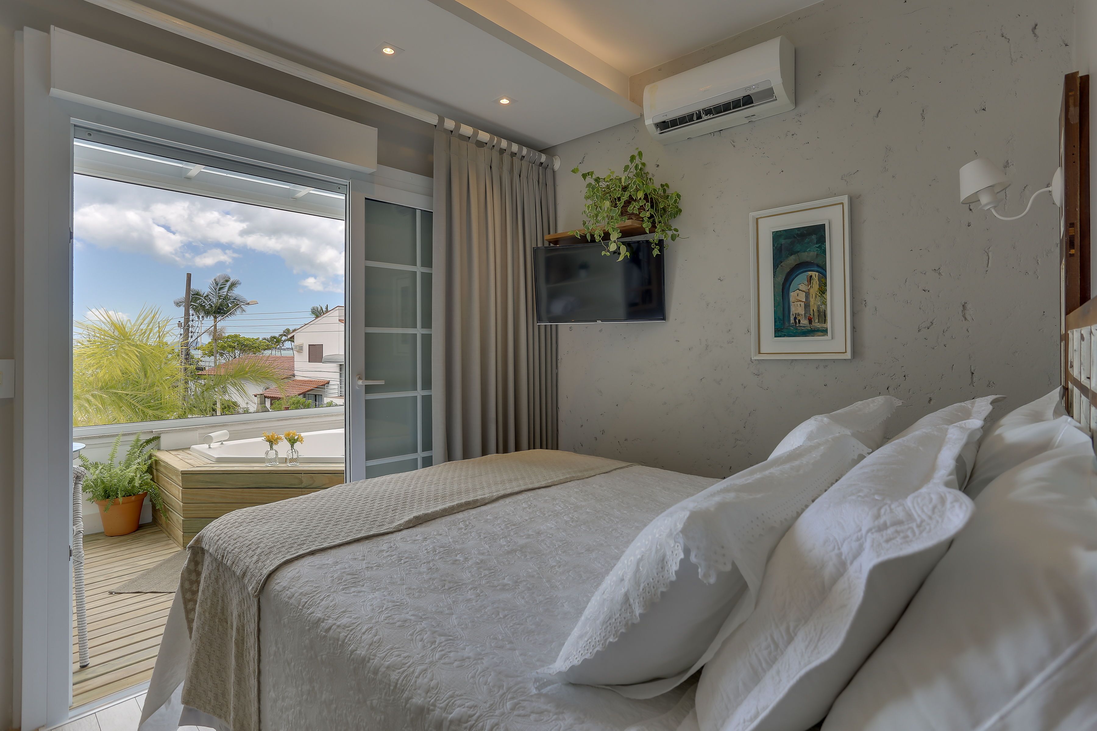 double room, beach view, sea facing | minibar, individually decorated, individually furnished, soundproofing