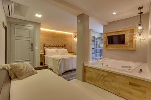 Family Room | Minibar, individually decorated, individually furnished, soundproofing - Solar Beach Hotel (Florianópolis)