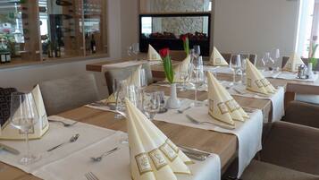 Se sirven cenas y cocina regional