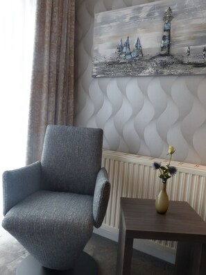 客房内保险箱、办公桌、免费婴儿床、免费 WiFi