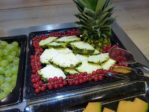 Dinner served  - Pension an Bord (Varel)
