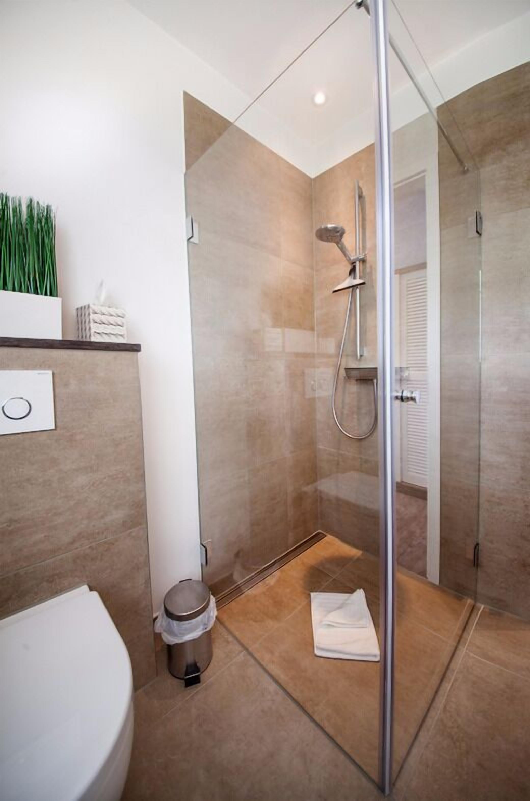double room, balcony, garden view | bathroom shower