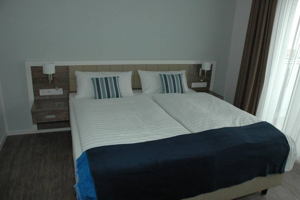 in-room safe, desk, soundproofing, free cots/infant beds