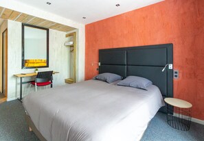 1 bedroom, premium bedding, blackout curtains, soundproofing