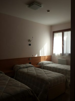 Tripla Basic, vista montagna | 1 camera, biancheria da letto di alta qualità, una cassaforte in camera