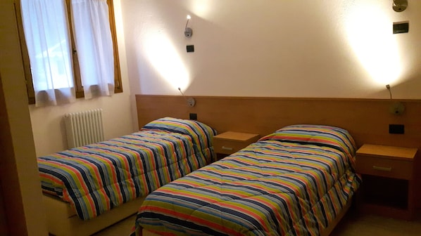 1 bedroom, premium bedding, in-room safe, desk