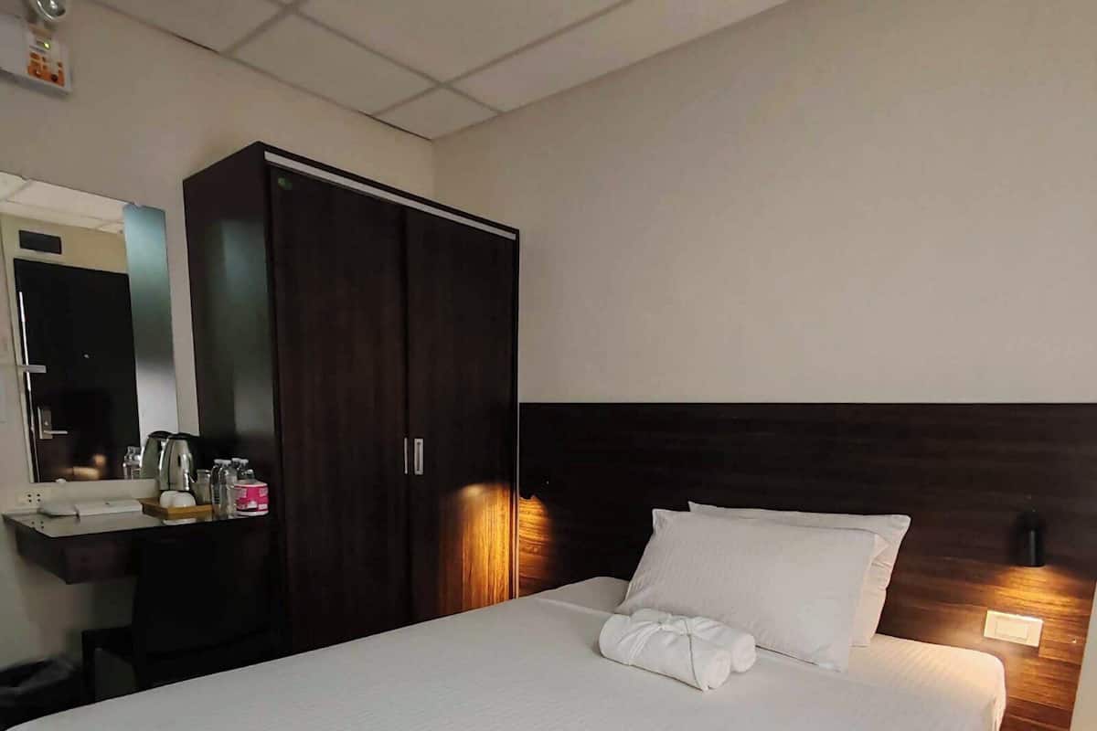 Habitación ejecutiva, 3 habitaciones | Escritorio, wifi gratis y ropa de cama