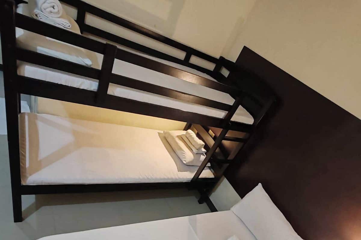 Habitación familiar, 4 habitaciones | Escritorio, wifi gratis y ropa de cama