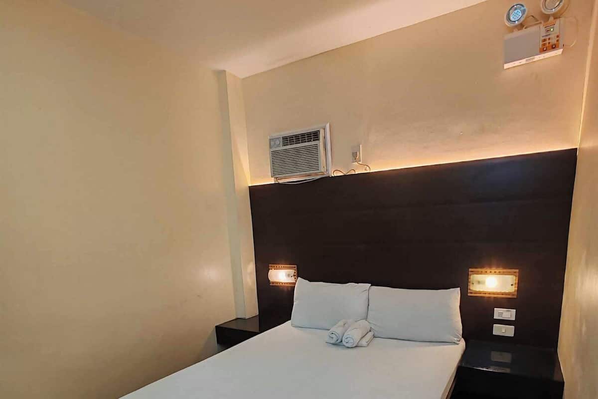 Habitación doble Deluxe, 3 habitaciones | Escritorio, wifi gratis y ropa de cama