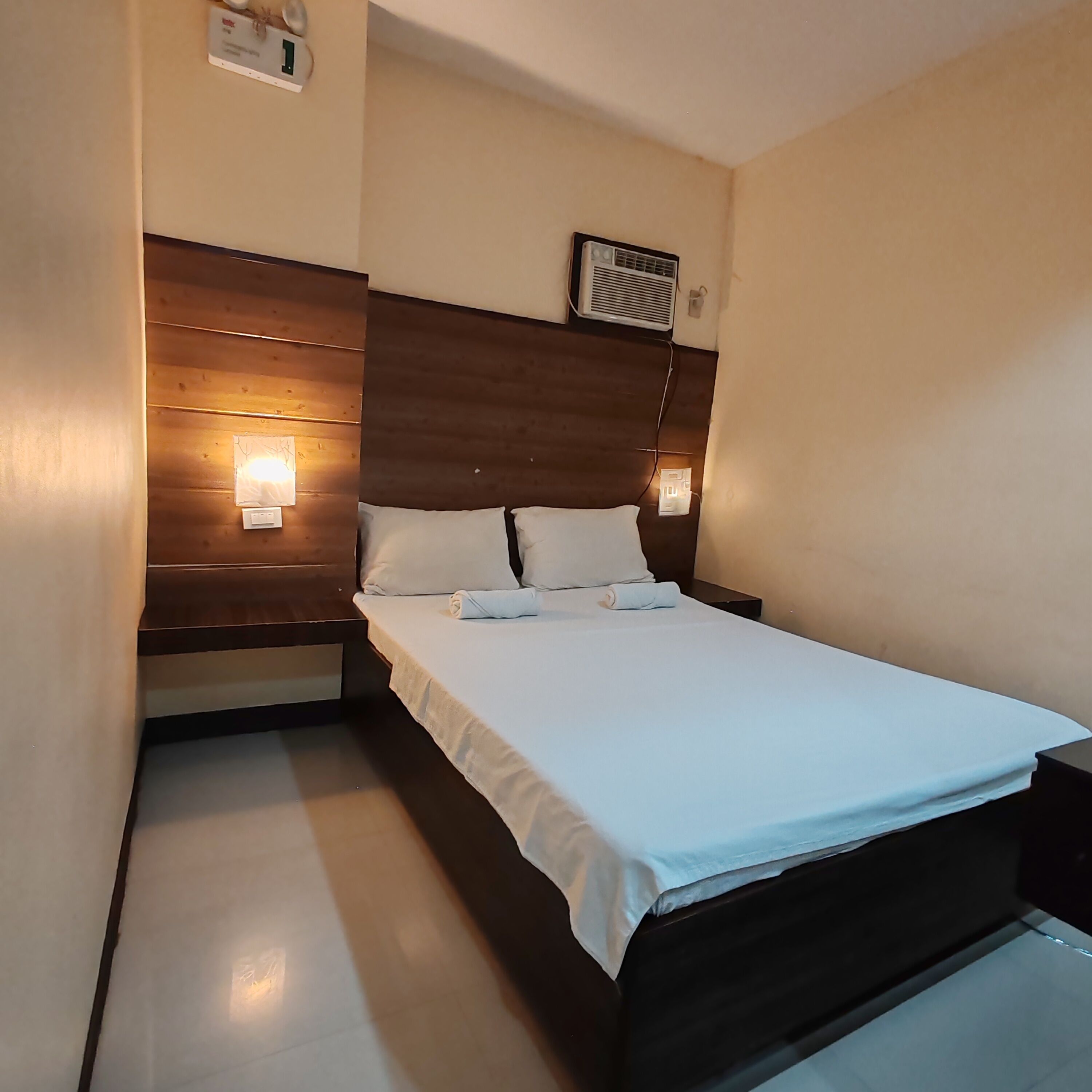 Deluxe Double Room, 3 Bedrooms | Desk, free WiFi, bed sheets