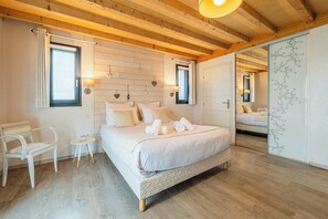 Premium bedding, in-room safe, individually decorated - Ome Sweet Home (Laubressel)