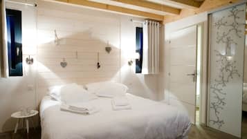 Chambre Double Design (Fleur de Peuplier) | Literie de qualité supérieure, coffres-forts dans les chambres