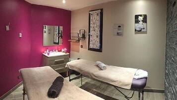 Couples treatment room(s), body treatments, body scrubs, facials