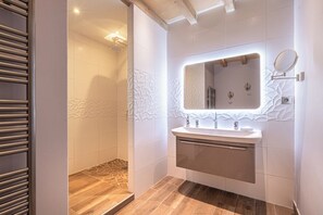 Design Double Room (Fleur de Peuplier) | Bathroom