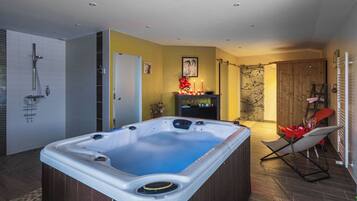 Couples treatment rooms, body treatments, body scrubs, facials
