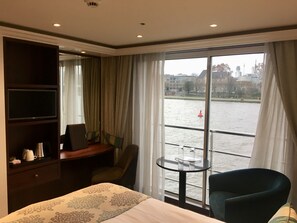 Literie de qualité supérieure, coffres-forts dans les chambres, bureau