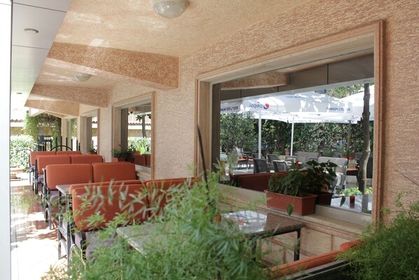 بار (في المنشاة)