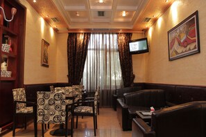 Bar (on property) - Hotel International (Fier)