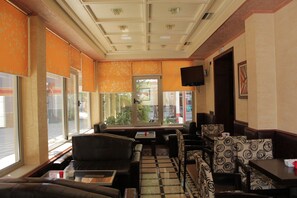 Bar (on property) - Hotel International (Fier)