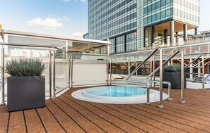 Outdoor spa tub - Select MS Charles Dickens - Frankfurt (Frankfurt)